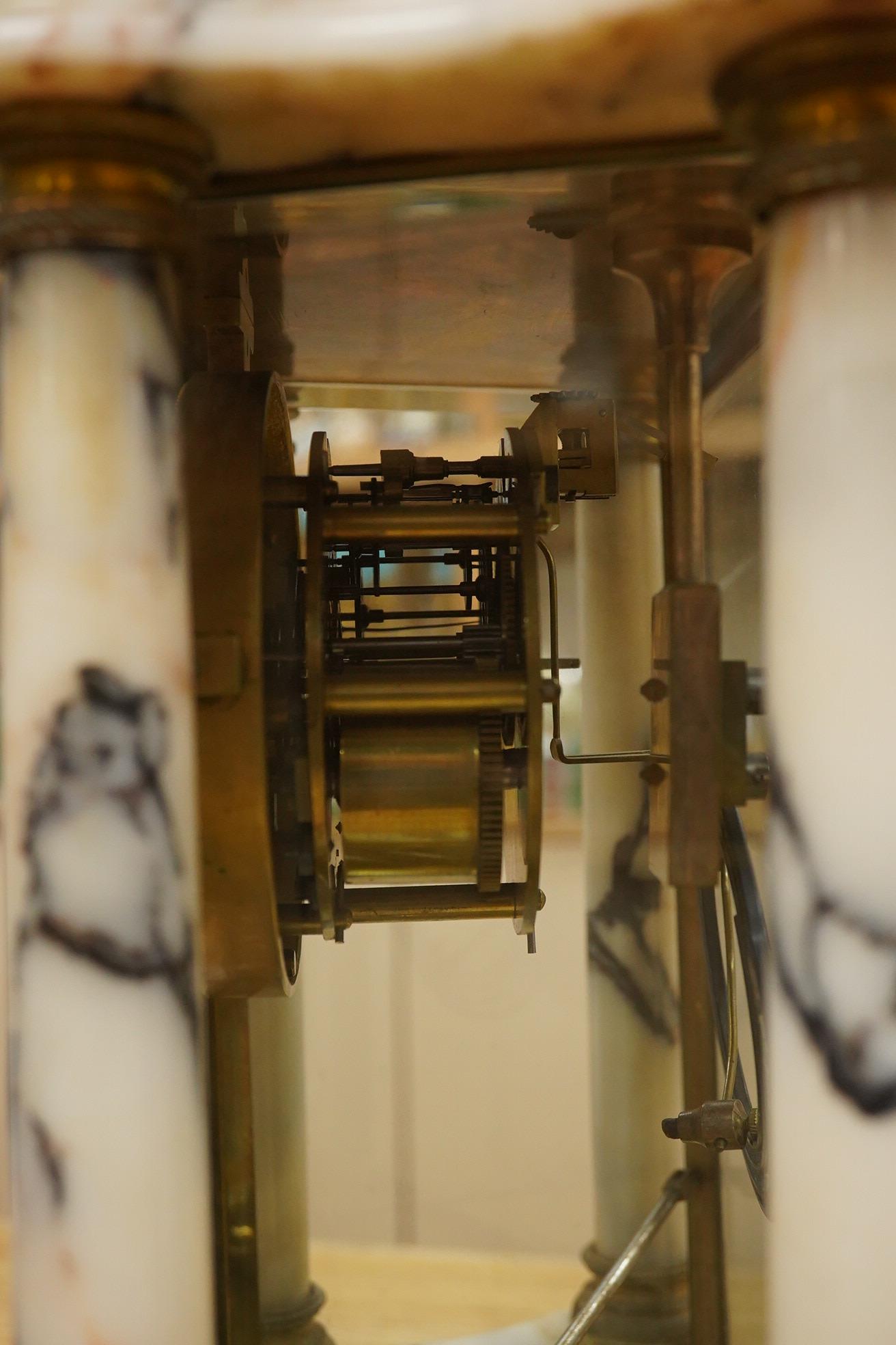 An early 20th century marble mantel clock with lion surmount, with pendulum, 39cm high